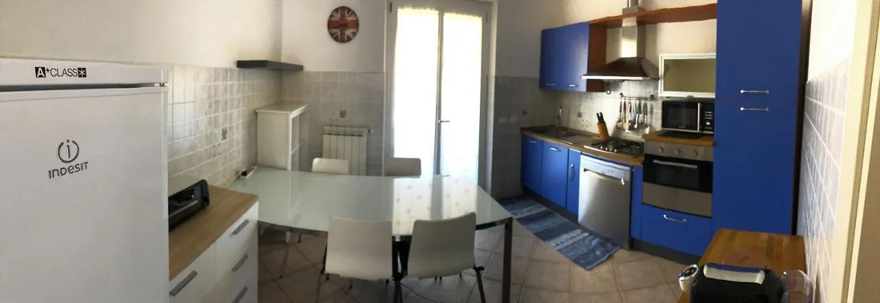 Casa Vacanze Sunflower Carrara Holiday home
