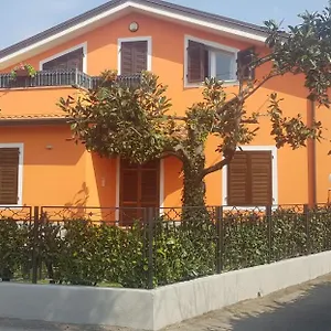 Maison d'hôtes New Life, Carrare